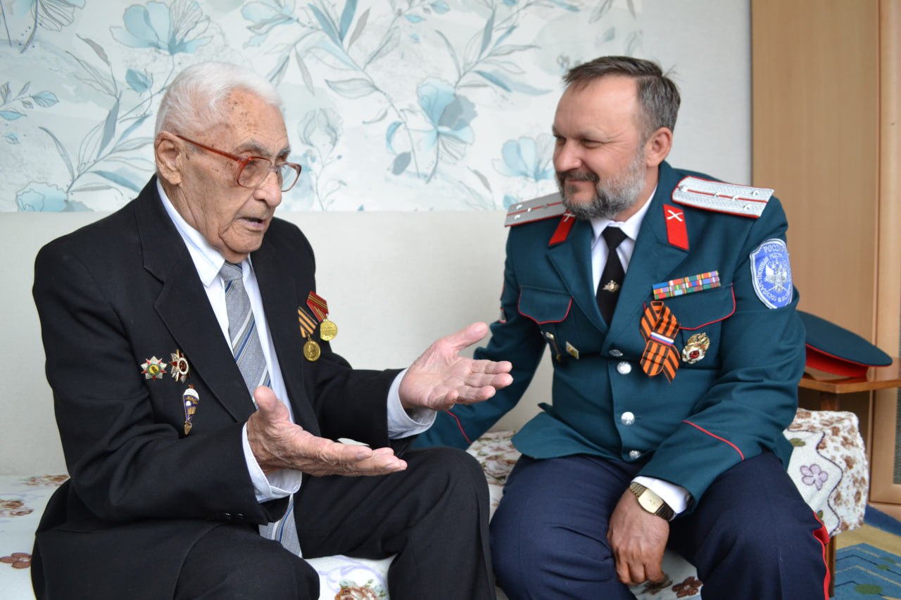 Глава Омского района поздравил ветеранов в преддверии Дня Победы.