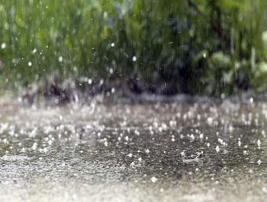 22 мая местами в Омской области ожидаются кратковременные дожди, грозы и град, ветер.