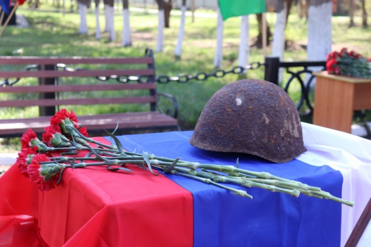 "Эхо войны". В Омском районе перезахоронили останки погибшего в 1942 году солдата. "Эхо войны". В Омском районе перезахоронили останки погибшего в 1942 году солдата.