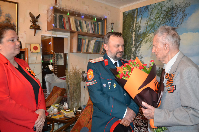 Глава Омского района поздравил ветеранов в преддверии Дня Победы.