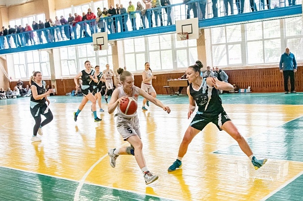 Омский район выиграл «Королеву спорта» по женскому баскетболу.